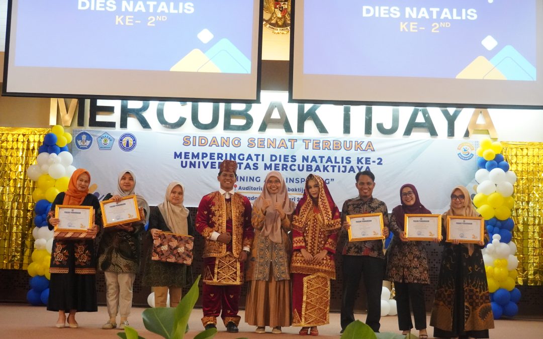 UMCB Anugerahkan Penghargaan Tenaga Kependidikan, Dosen, dan Tenaga Penunjang Berprestasi
